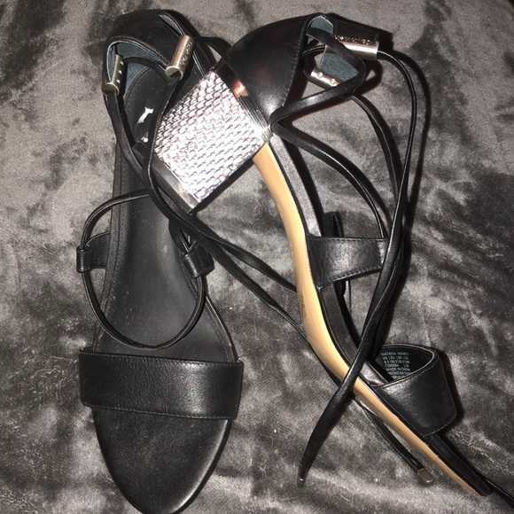 Women’s shoes - Picture 2 of 4